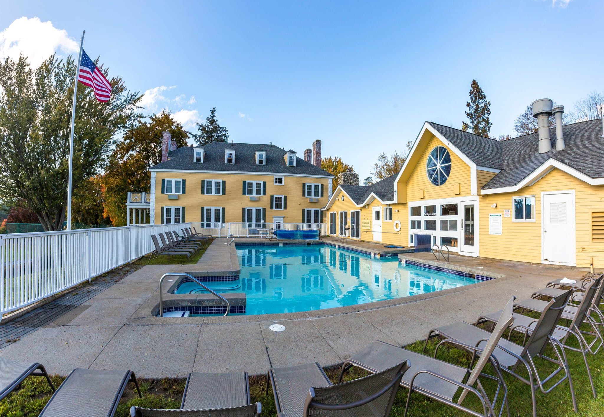 Bethel Inn, a stylish hotel with a pool in the centre of the yard. Reclining lounges surround the pool deck area.
